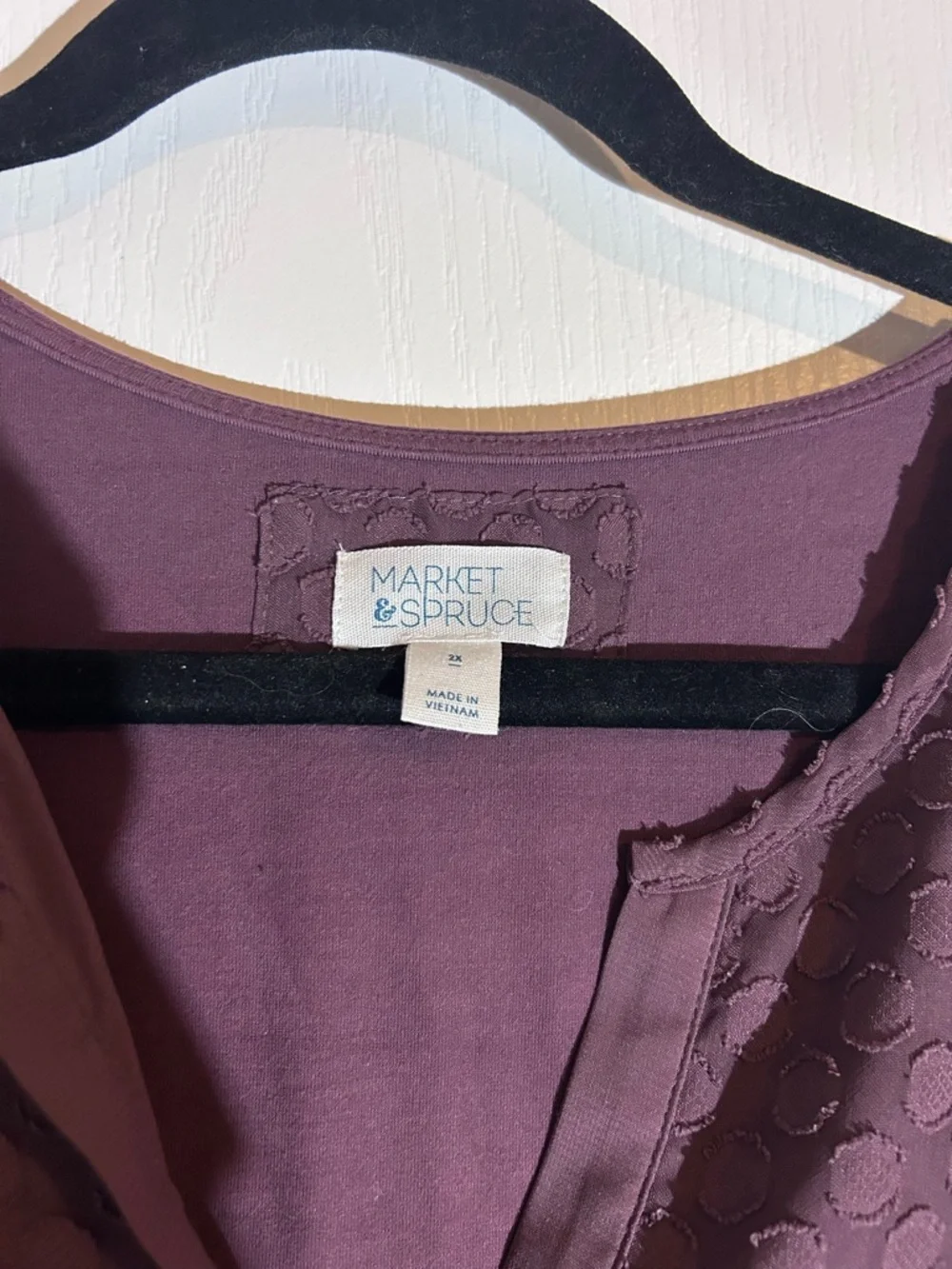 Market & Spruce Sleeveless Textured V-Neck Camisole - Mauve - Picture 4 of 5